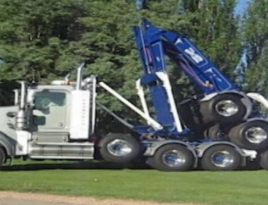 Ενα πραγματικό φορτηγό- Transformer στους δρόμους της Αυστραλίας (βίντεο)